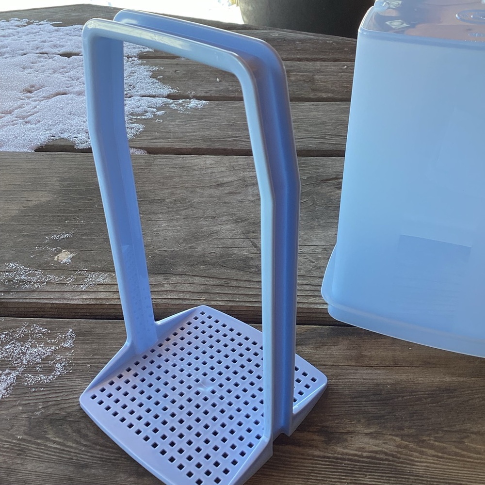 Tupperware Pick-A-Deli Container in Sheer Ice Cube - Picture 3 of 6